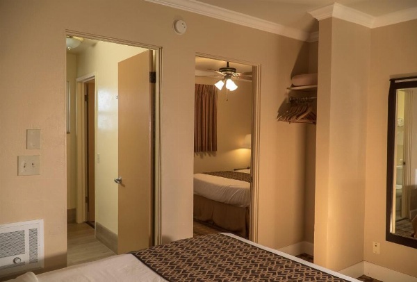 Silver Surf Motel image 21